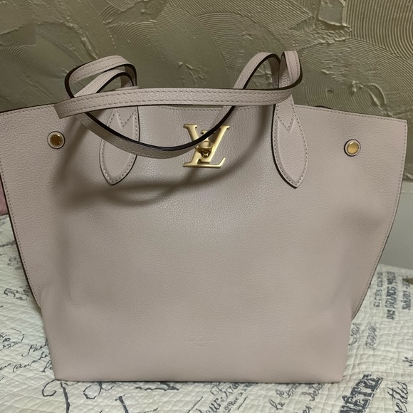 louis vuitton lockme go